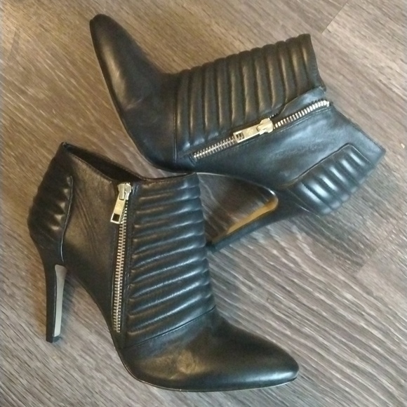 ANN TAYLOR- Black Leather Booties Size 8.5 - Picture 3 of 6
